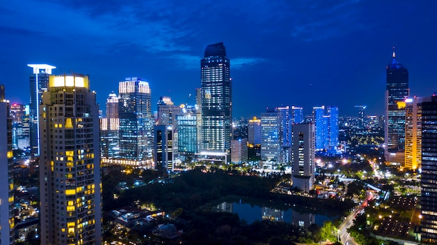 Photo jakarta, indonesia. jan 24, 2018: aerial night view of jakarta cityscapes near kuningan central business district. shot from a drone at blue hour after sunset