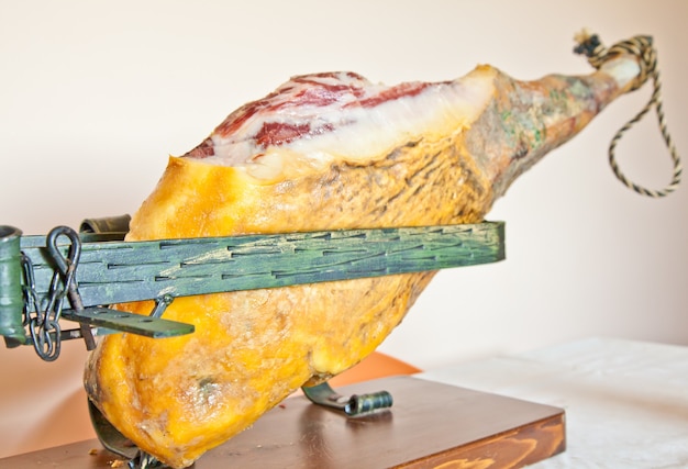 JamÃÂ³n ibÃÂ©rico; Iberian ham, also called pata negra, the most espensive ham in the world