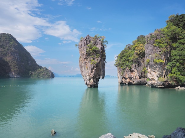 Photo james bond island or ko khao phing kan khao ta poo