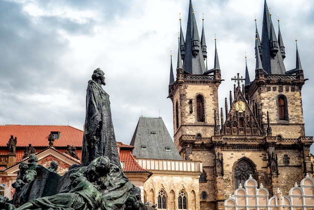 Jan Hus monument voor St Mary Church. Praag, Tsjechië