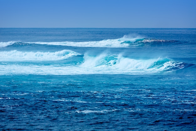 Onde della spiaggia del surf di jandia a fuerteventura