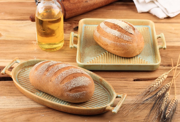 Japan white milk hearth bread of mirukuhasu (fresh cream bread) gemaakt van broodmeel, slagroom, suiker en koud water. rustiek van buiten, pluizig van binnen