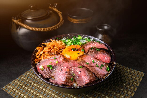 Photo japanese beef rice bowl donburi