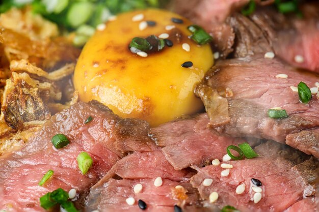 Photo japanese beef rice bowl donburi