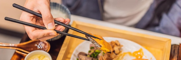 日本のお弁当は、日本食レストランのバナーの長い形式で食べ物を設定しました