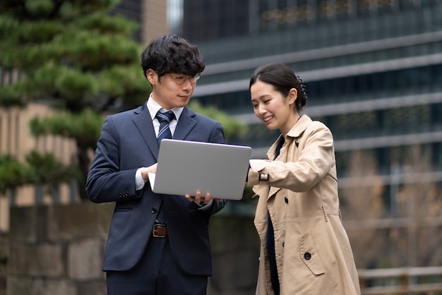 写真 ビジネスパートナーとの日本のビジネスコンセプト