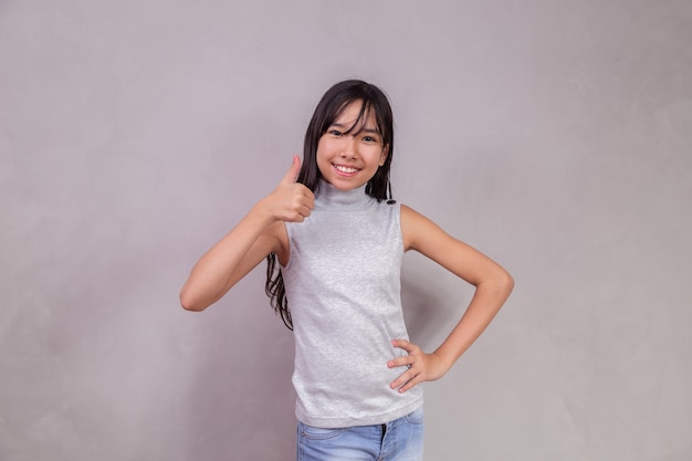 Japanese child with the thumbs up