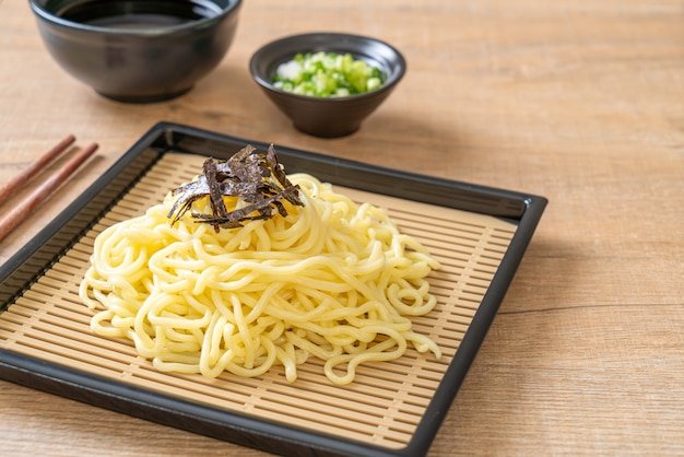 日本の冷たいラーメン