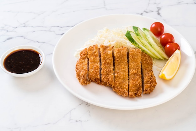 Photo japanese deep fried pork cutlet (tonkatsu set)