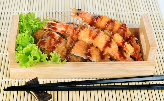 사진 일본 음식-튀김 새우 튀김과 돼지 고기 튀김.
