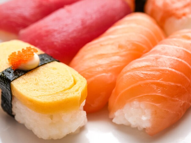 Японские блюда из лосося и тунца