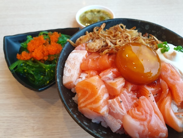 Photo japanese food sashimi salmon and sushi