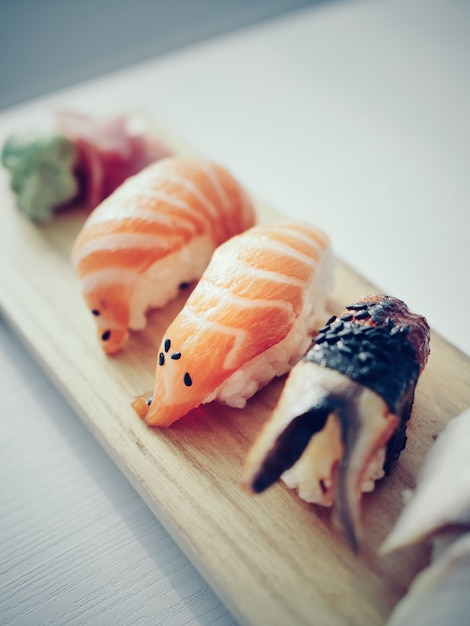 Foto sushi di cibo giapponese
