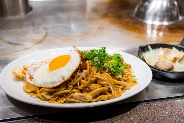 Japanese fry noodles with egg