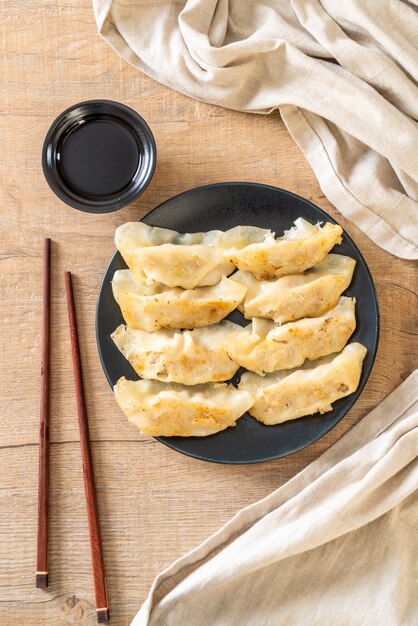 日本の餃子や餃子のスナック