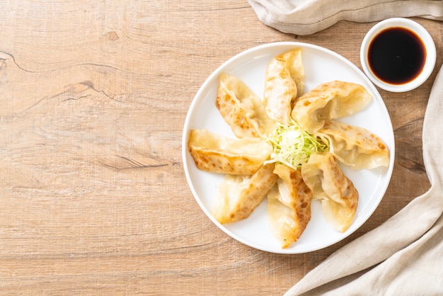 Photo japanese gyoza or dumplings snack