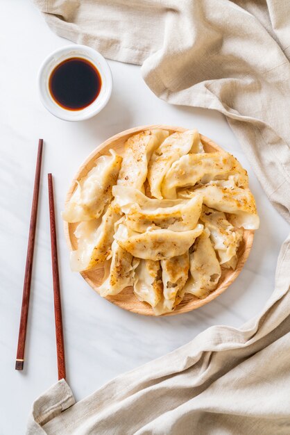 日本の餃子や餃子のスナック