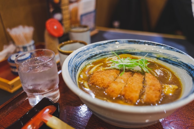 日本のカツカレーうどん