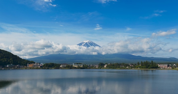 夏の河口湖の日本の山富士