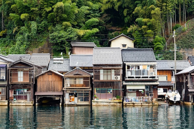 日本の古い町、京都の伊根町