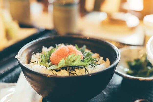 日本のラーメンヌードルスープ