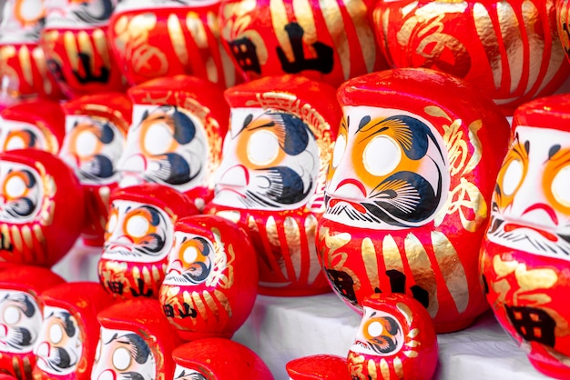 Bambola daruma rossa giapponese