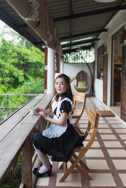 일본식 하녀 코스프레 귀여운 소녀