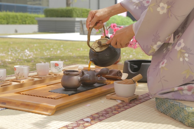 Photo japanese tea under sakura tree