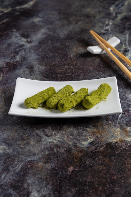 Foto dettaglio di sushi tradizionale giapponese ambientato nel ristorante