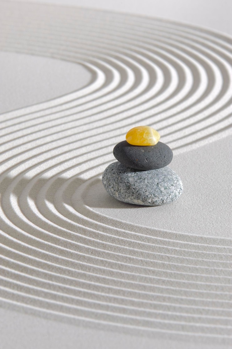 Photo japanese zen garden with stone in textured sand