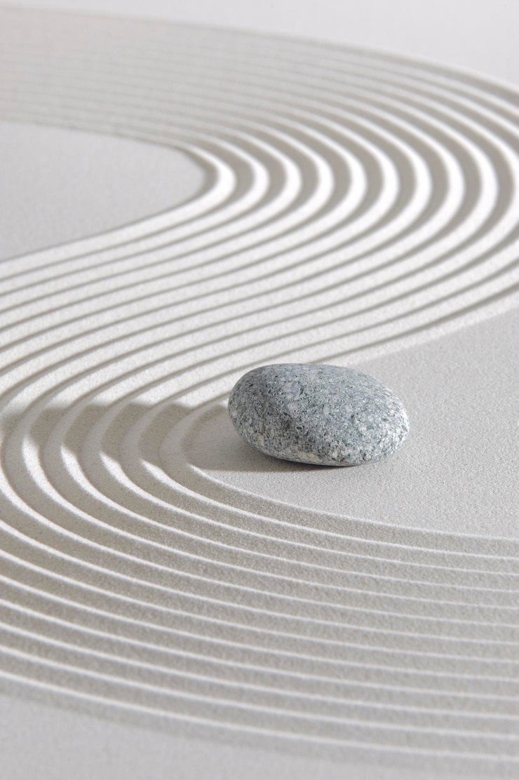 Photo japanese zen garden with stone in textured sand