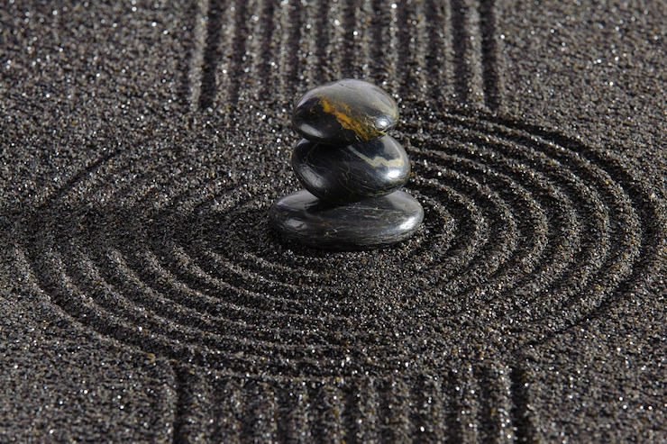 Photo japanese zen garden with stone in textured sand
