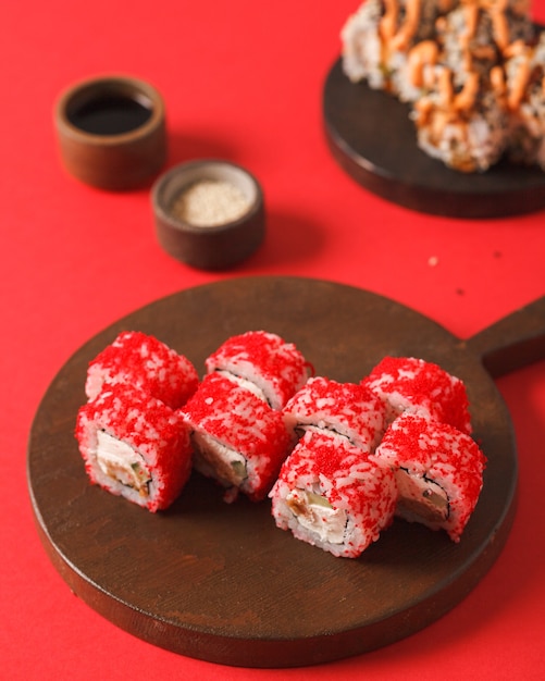 Japans eten. Sushi en broodjes. Sets van de rol. Mooie portie Aziatische gerechten