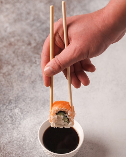 Japans eten. Sushi en broodjes. Sets van de rol. Mooie portie Aziatische gerechten