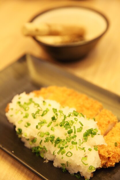 Japans eten tonkatsu met rijst