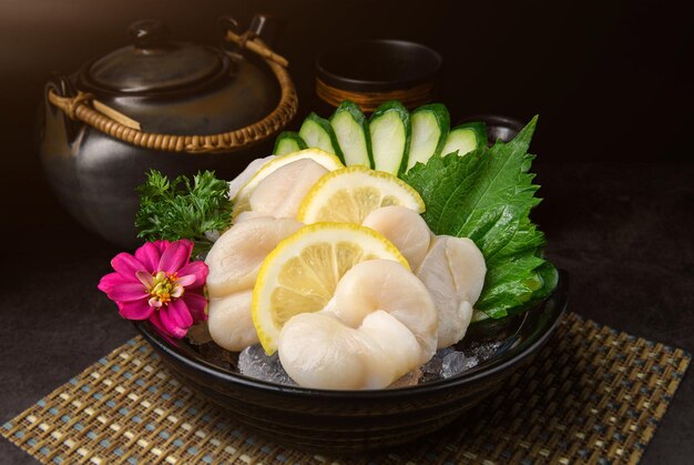 Foto japans gerecht gemaakt van dun gesneden schelpdieren