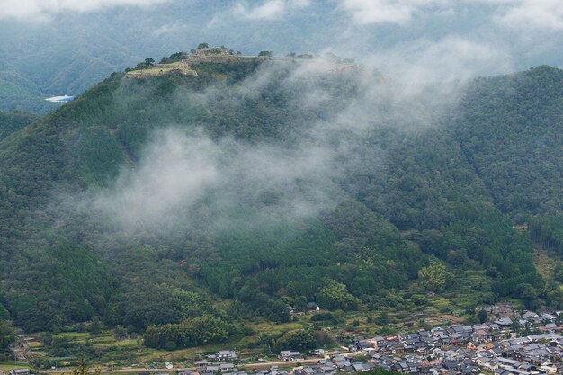 Japans Takeda-kasteel en zee van wolken