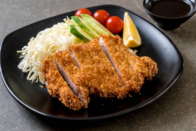 Japanse gefrituurde varkensschnitzel (tonkatsu-set)