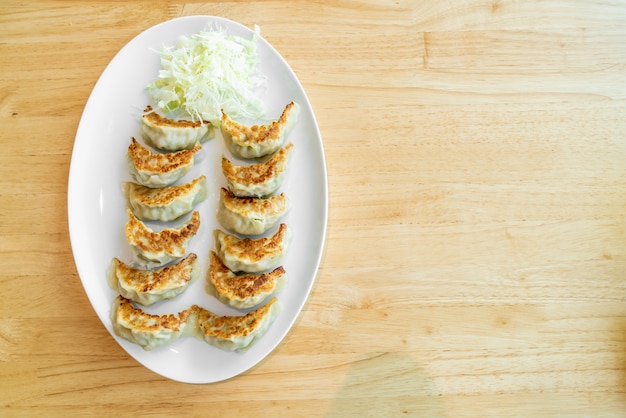 Japanse gyoza of dumplings met sojasaus