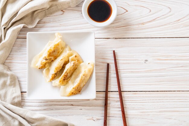 Japanse gyoza of knoedelssnack