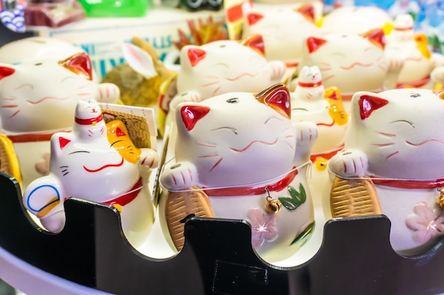 Japanse kattenbeeldjes zijn een symbool van geluk of fortuin.