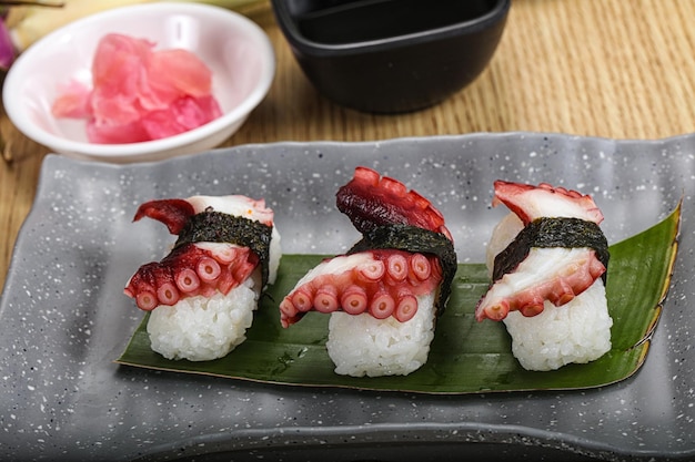 Japanse keuken sushi met octopus