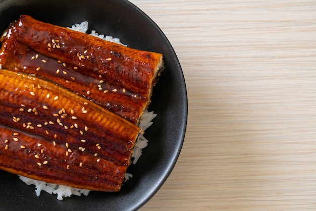 Japanse paling gegrild met rijstkom of Unagi don - Japans eten