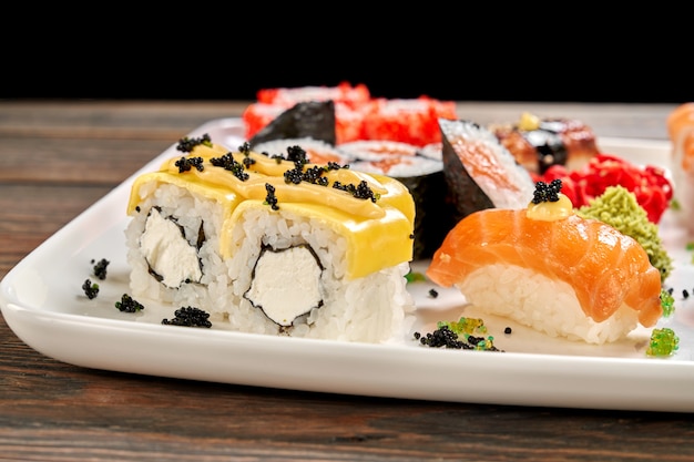 Foto japanse sushi dicht opgezet.