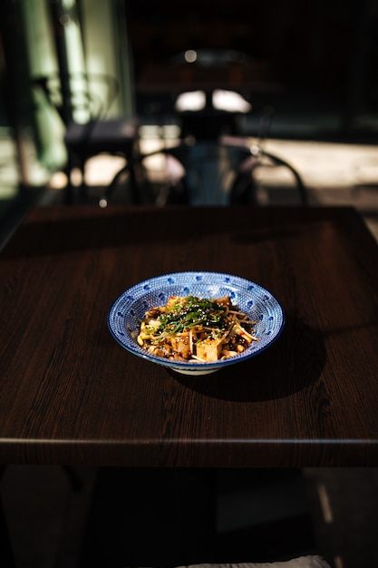 Japanse tofusalade met champignons