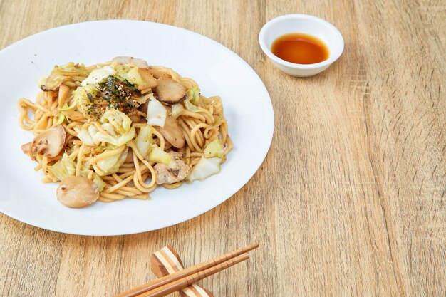 Japanse voedselnoedels Yakisoba