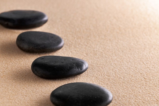 Japanse zen tuin meditatie steen in zand