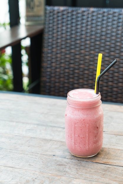 jar of strawberry smoothie 