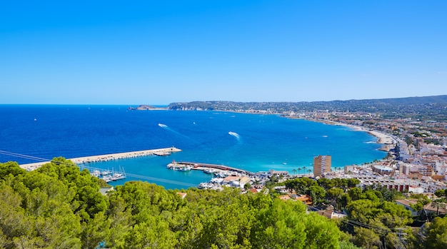 地中海のスペインの空中Javea Xabia村