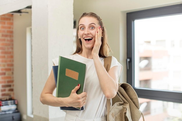 je blij en verbaasd voelen over iets ongelooflijks aan de universiteit